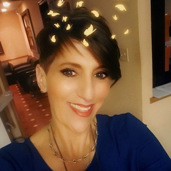 Meet your Posher, Cathy - Picture 2 of 2